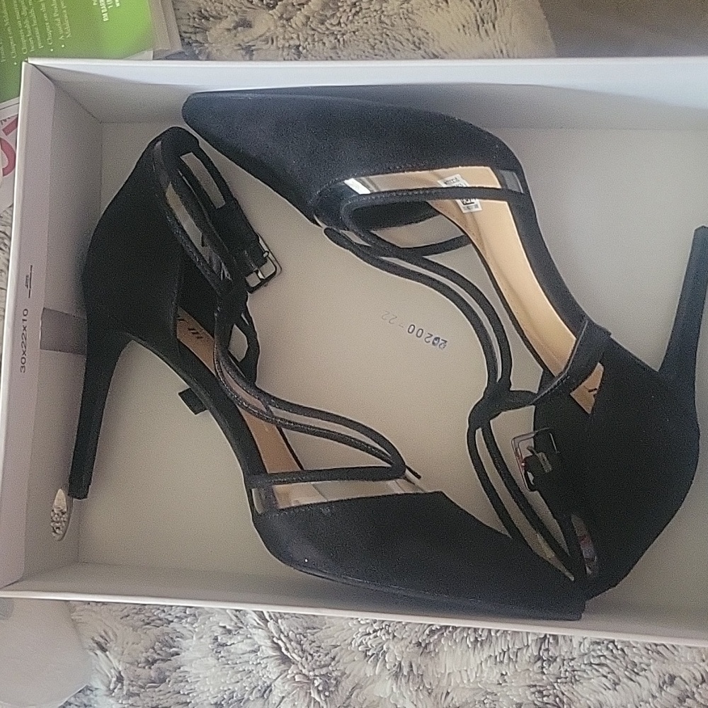 NIB BAR III Womens Black Heels 9M